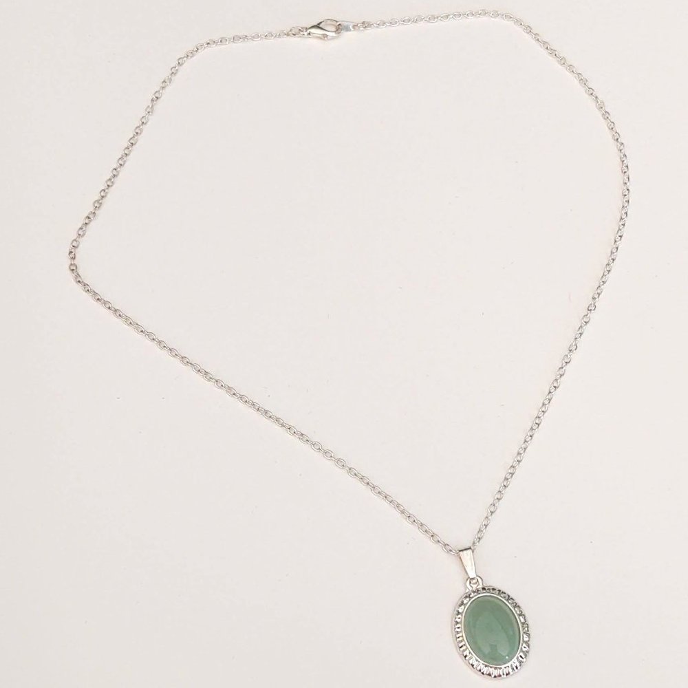 Silver necklace with pale green stone pendant - Picture 9 of 10